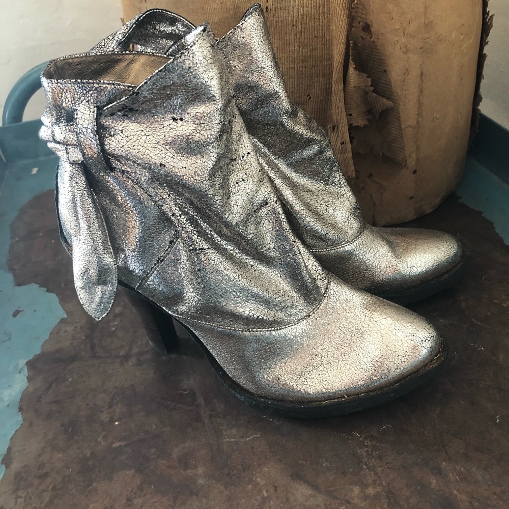 Oh Deer Distressed metallic Gold high heel Bootie genuine leather size 8